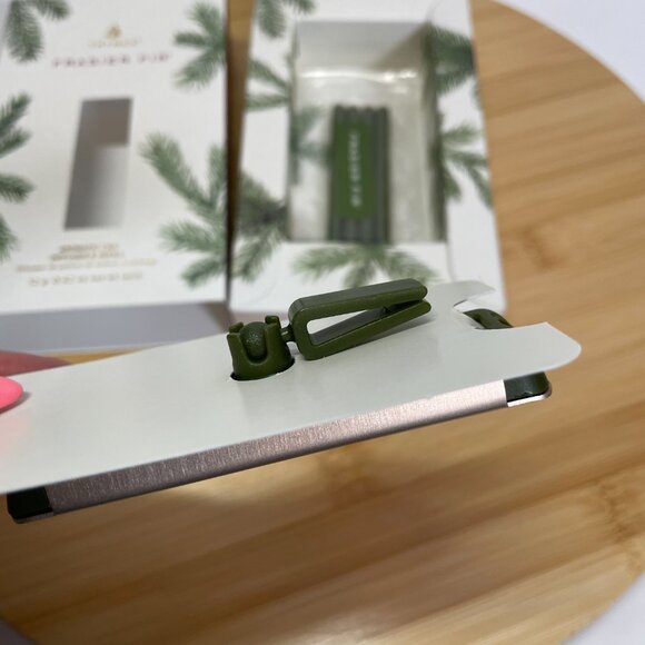 Thymes Frasier Fir Automatic Car Diffuser Kit & Refills Vent Attachment - Picture 8 of 8